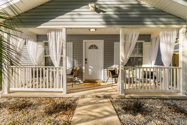 A la foto es mostra l'objecte Boho Bungalow - Chic Pet Friendly Mins to Town situat a la ciutat de St. Augustine.
