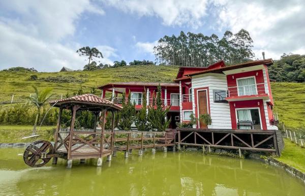 Nella foto è visibile l'oggetto AMPLA CASA DE CAMPO - Afaven situato nella città di Aguas Mornas.
