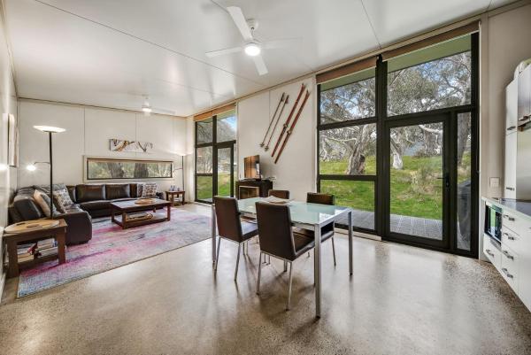 The photo shows the Ecocrackenback 9 Sustainable chalet close to the slopes located in the city of Crackenback.