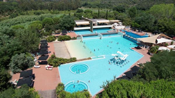 写真にはロッケッテ市にあるCamping Village Rocchetteが写っています。