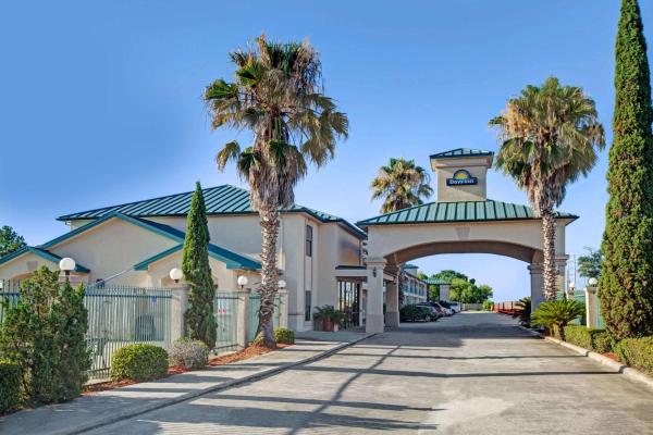 På billedet ses objektet Days Inn & Suites by Wyndham Houston North - Spring beliggende i byen Westfield.