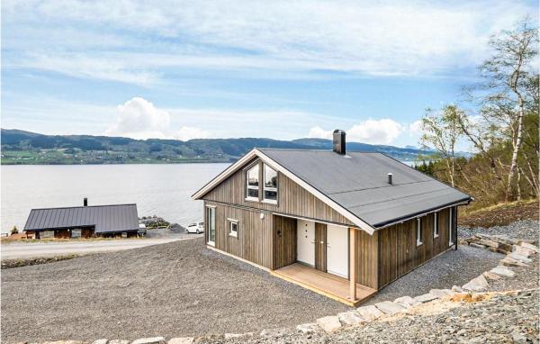 Na zdjęciu widoczny jest obiekt Stunning Home In Gjemnes With Wifi położony w mieście Stokke.
