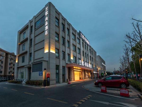 Na foto é possível ver o objeto LanOu Hotel Shanghai Sheshan National Forest Park Happy Valley localizado na cidade de Songjiang.