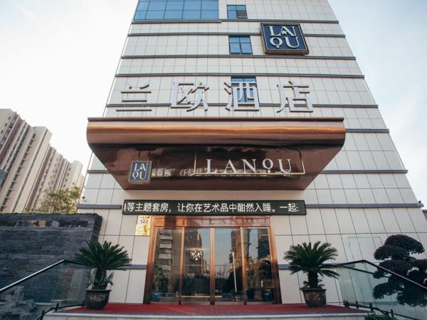 照片显示了位于Yangzhong市的泰州泰兴万达广场兰欧酒店物件。