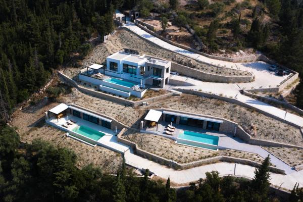 照片显示了位于Agios Nikitas市的Mandevilla Hillside Luxury Villas物件。