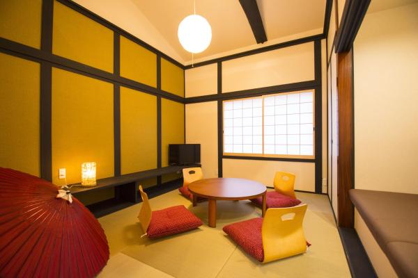 A la foto es mostra l'objecte ゲストハウス京都ミルズ紅藤庵 situat a la ciutat de Nishijin.