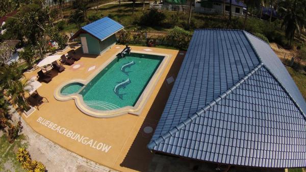 Na zdjęciu widoczny jest obiekt Blue Beach Bungalow położony w mieście Bang Saphan Noi.