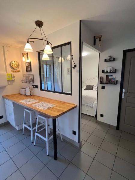 A la foto es mostra l'objecte L’Atelier de la dépendance situat a la ciutat de Torsiac.