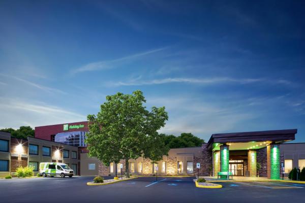 写真にはLagrangeville市にあるHoliday Inn Poughkeepsie by IHGが写っています。