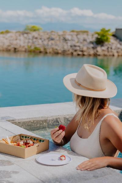 New! Dacha On Maggie No#2, Unrivaled Island Luxury - Magnetic Island
