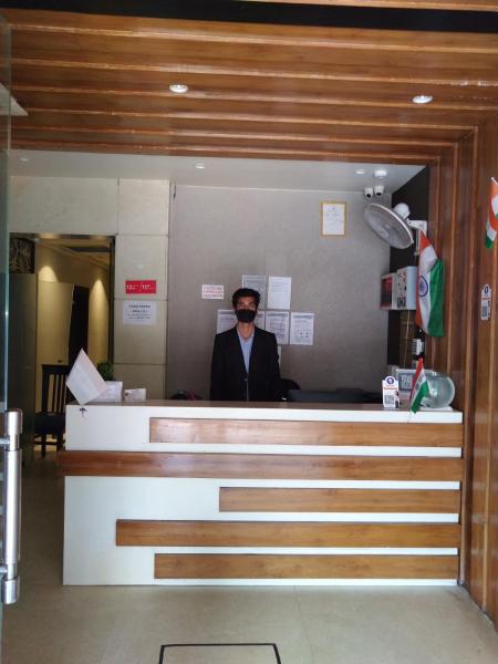 På billedet ses objektet Hotel MEGHA INN beliggende i byen Lucknow.