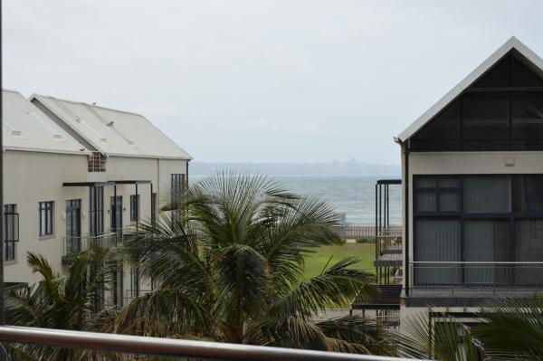 Photo 5 : Accommodation Front - Deluxe 6 Sleeper with Rooftop Pool