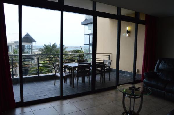 Photo 1 : Accommodation Front - Deluxe 6 Sleeper with Rooftop Pool
