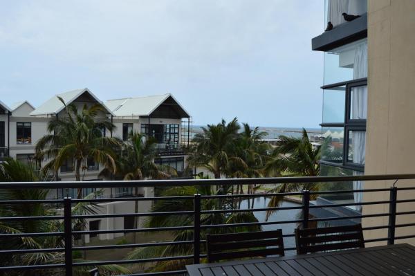 Photo 8 : Accommodation Front - Deluxe 6 Sleeper with Rooftop Pool