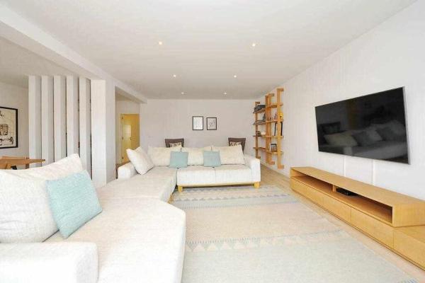 A la foto es mostra l'objecte Prestige Sunset Carcavelos Beach - Checkinhome situat a la ciutat de Carcavelos.