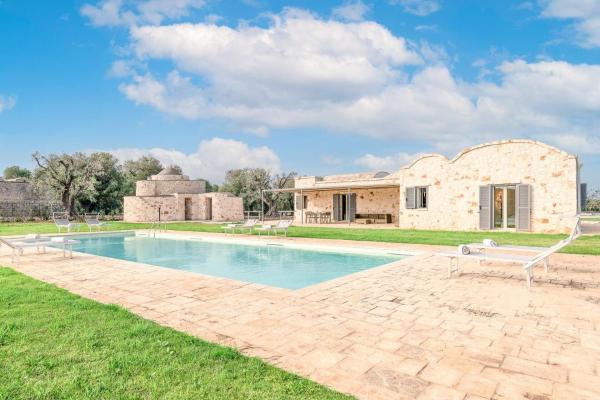 A la foto es mostra l'objecte Villa Trullina by Raro Villas situat a la ciutat de Ostuni.