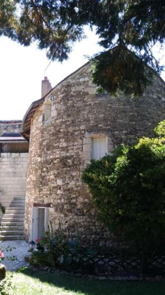 På billedet ses objektet La tour du logis, gîte 4 * à 15 min du Futuroscope beliggende i byen Thurageau.