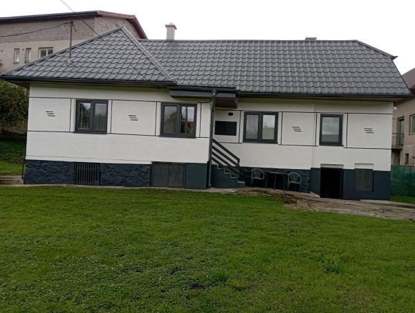 A la foto es mostra l'objecte Privát pod Uhliskom situat a la ciutat de Dúbrava.