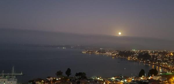 A la foto es mostra l'objecte Hermoso Departamento en Con Con Edificio Mares de Montemar situat a la ciutat de Concón.