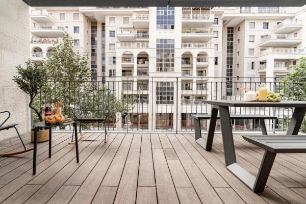 Фотография 2: Designed 2BR with 2 bathroom, Terrace and Parking