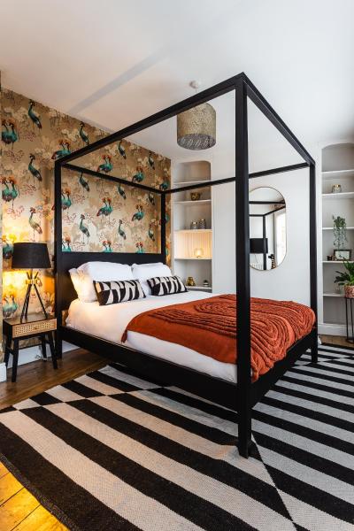A la foto es mostra l'objecte The Crescent Townhouse situat a la ciutat de Lambeg.