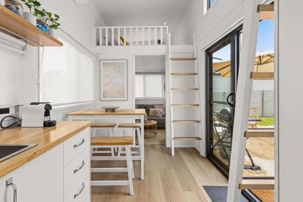 Na zdjęciu widoczny jest obiekt Husky Tiny Home by Experience Jervis Bay położony w mieście Huskisson.