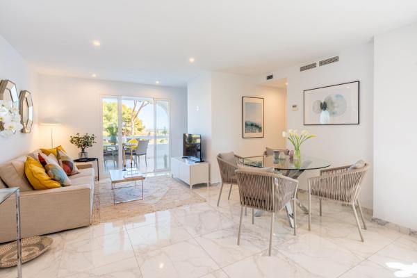 A la foto es mostra l'objecte Azahara 1 8B Beautiful apartment frontline golf in popular Aloha situat a la ciutat de Marbella.