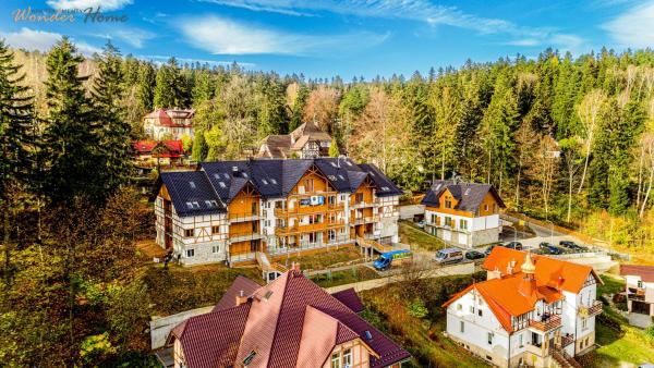 A la foto es mostra l'objecte Wonder Home - Apartamenty Blisko Gór - blisko szlaków turystycznych, wyciągów, restauracji, deptaka situat a la ciutat de Karpacz.