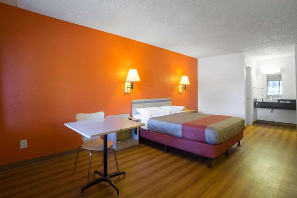 Auf dem Foto ist das Objekt Motel 6-Kingman, AZ - Route 66 West in der Stadt Golden Valley, AZ zu sehen.