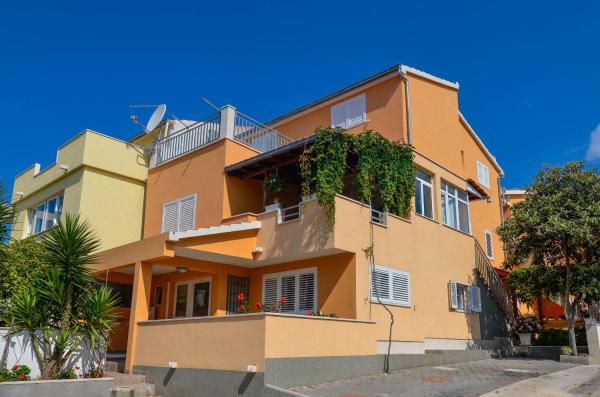 På billedet ses objektet Apartments Karla beliggende i byen Orebić.