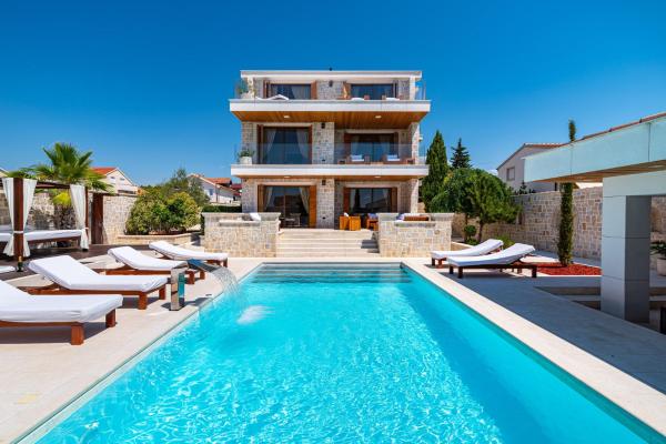 A la foto es mostra l'objecte Villa Nena with heated pool, jacuzzi and sauna situat a la ciutat de Kakma.