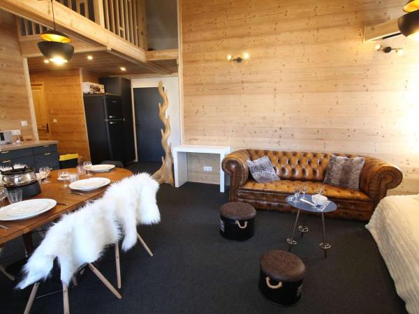 På billedet ses objektet Appartement rénové 4 pièces avec mezzanine et 3 chambres, au cœur de Briançon, proche commerces et télécabine - FR-1-330C-118 beliggende i byen Briançon.