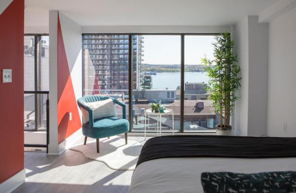 På bildet vises objektet Cameo Hotel and Suites som ligger i byen Halifax.