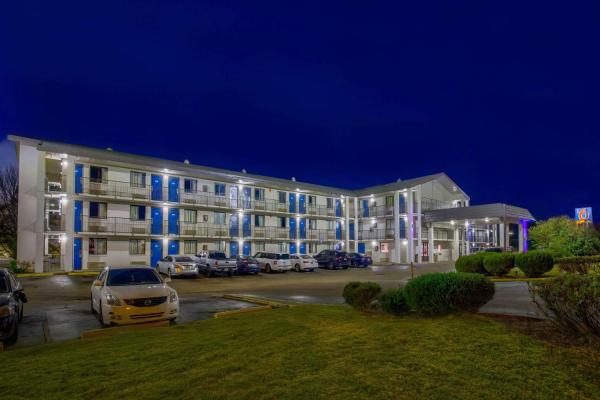 Na foto é possível ver o objeto Motel 6-Jackson, MS localizado na cidade de Jackson.