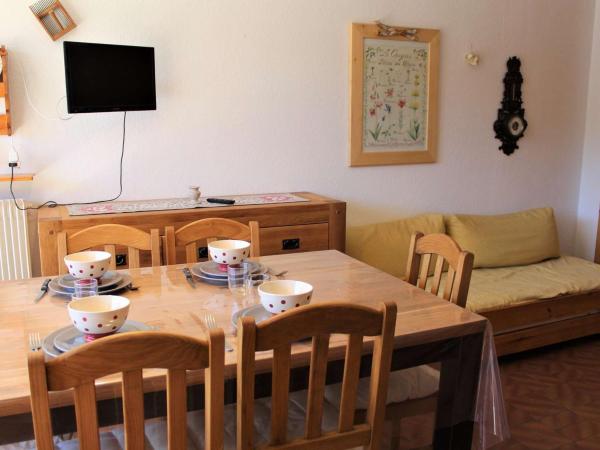 Nella foto è visibile l'oggetto Studio Avec Coin Montagne, Balcon, Proche Pistes et Commerces, 4 Couchages – Vars Les Claux - FR-1-330B-134 situato nella città di Vars.