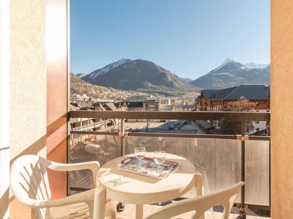 The photo shows the Apt 2P 4-6 Pers Briançon Proche Pistes, Balcon, TV, Cuisine Équipée, Animaux Admis - FR-1-330C-17 located in the city of Briançon.