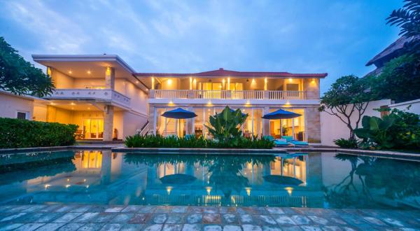 Suzuki Villa Ketewel Beachfront - Sanur