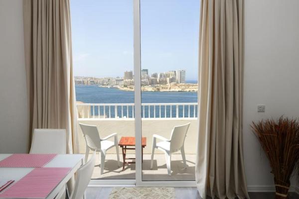 Harbour Gem Sea View 6 by VallettaStay, Valletta