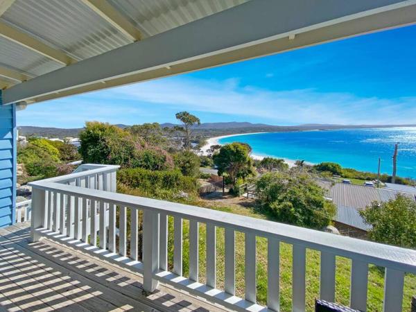 La photo montre l'objet Bella Cottage - Bay of Fires Beach House situé dans la ville de Binalong Bay.