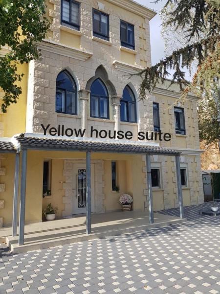 På bilden syns objektet Yellow House Suite som ligger i staden Majdal Shams.