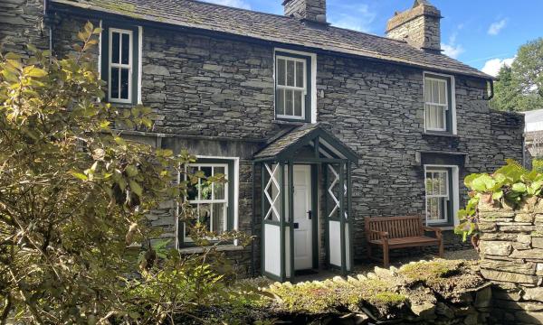 A la foto es mostra l'objecte Dove Holme Cottage situat a la ciutat de Grasmere.