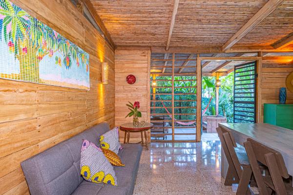 A la foto es mostra l'objecte Casa la Colmena situat a la ciutat de Comadre.
