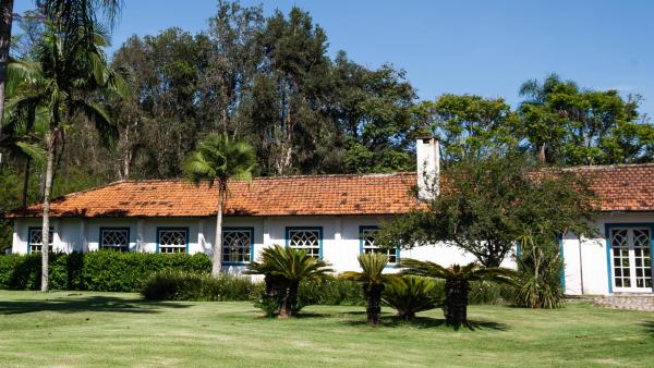 Na foto é possível ver o objeto Fazenda Santa Vitória localizado na cidade de Queluz.