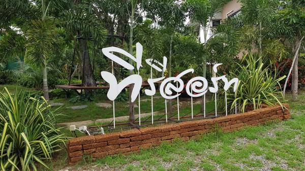 A la foto es mostra l'objecte ที รีสอร์ท T Resort Suphanburi situat a la ciutat de Ban Noi.