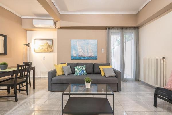 Na fotografii je vidět objekt Pegasus Apartment nacházející se ve městě Pireus.