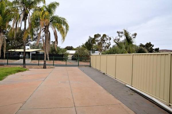 Bilde 4: Spacious studio in AliceSprings QueenBed+KSAirbed