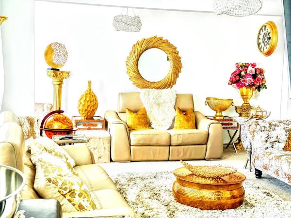 Auf dem Foto ist das Objekt Gold Room in der Stadt Basildon zu sehen.