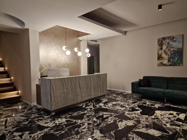 Na fotografii je vidět objekt Art's Luxury Boutique Hotel nacházející se ve městě Oradea.