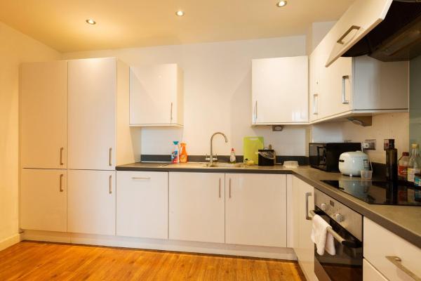 Lovely room in Modern apartment, London