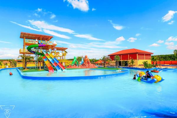 A la foto es mostra l'objecte Trang Oasis Waterpark Hotel situat a la ciutat de Trang.